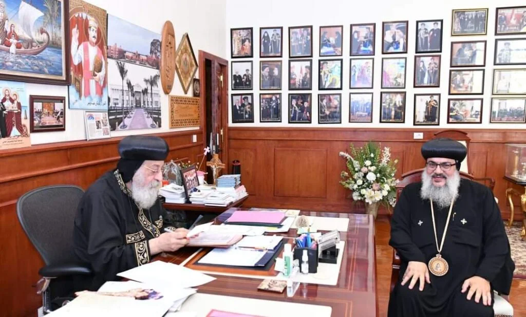 Monseñor Anba Youssef y el Papa Tawadros
