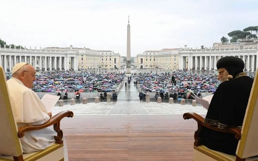 Audiencia entre el Papa Copto y el Papa Francisco