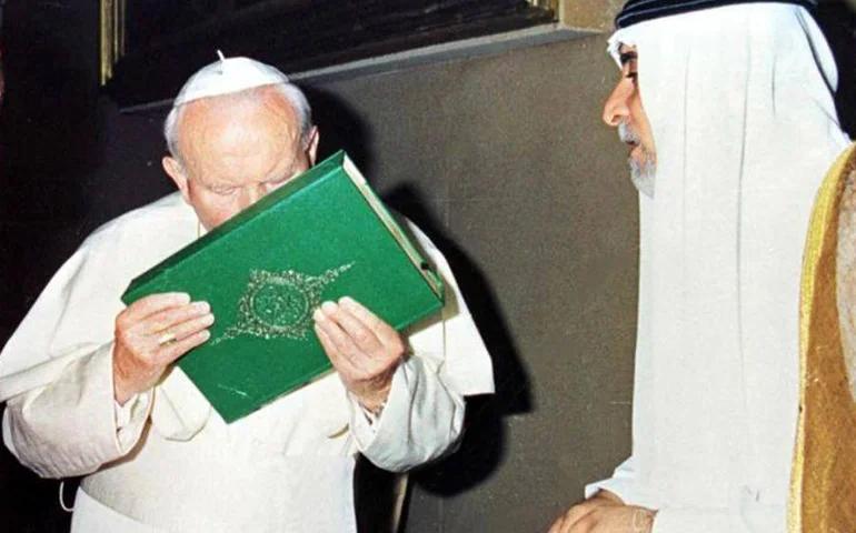 San Juan Pablo II besó el Corán