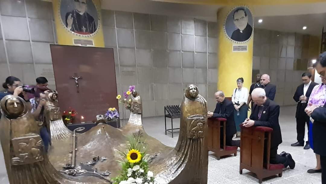 Arzobispo Canterbury visita tumba de San Oscar Romero