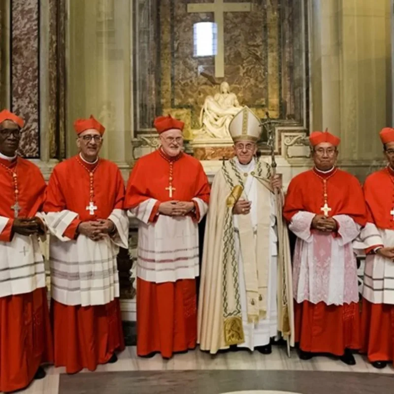 Papa Francisco pide a los Cardenales reducir los coste de la Iglesia